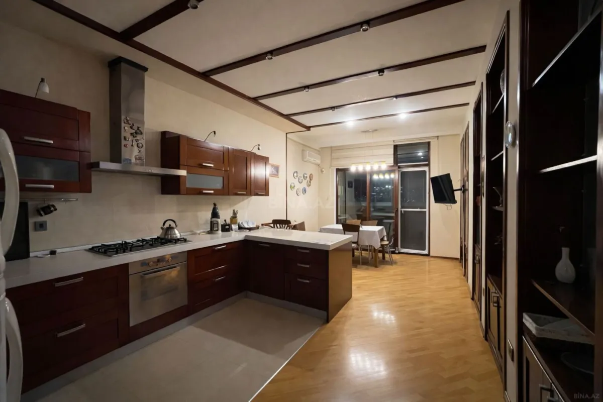 Satılır 3 otaqlı mənzil 186 m²
