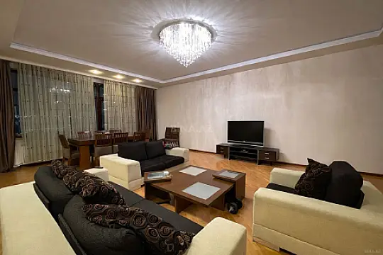 Satılır 3 otaqlı mənzil 186 m²
