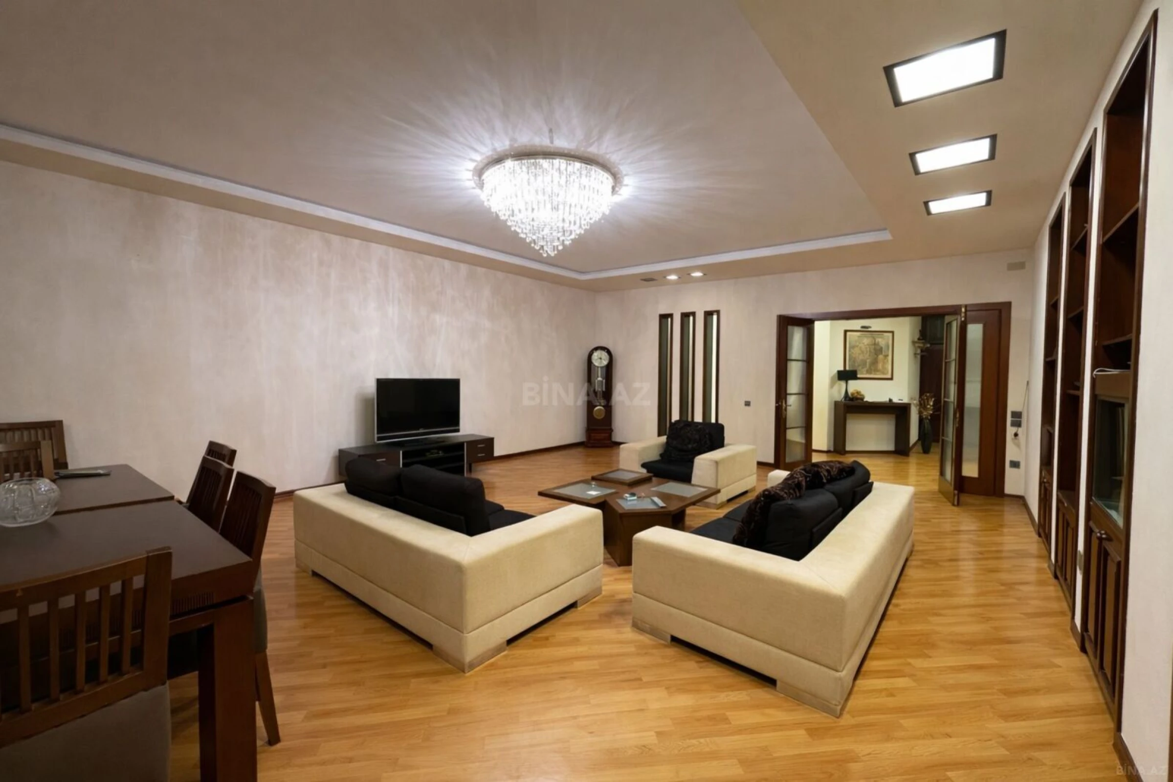 Satılır 3 otaqlı mənzil 186 m²