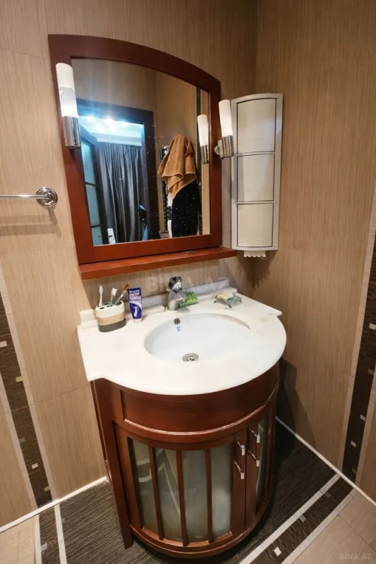 Satılır 3 otaqlı mənzil 186 m²