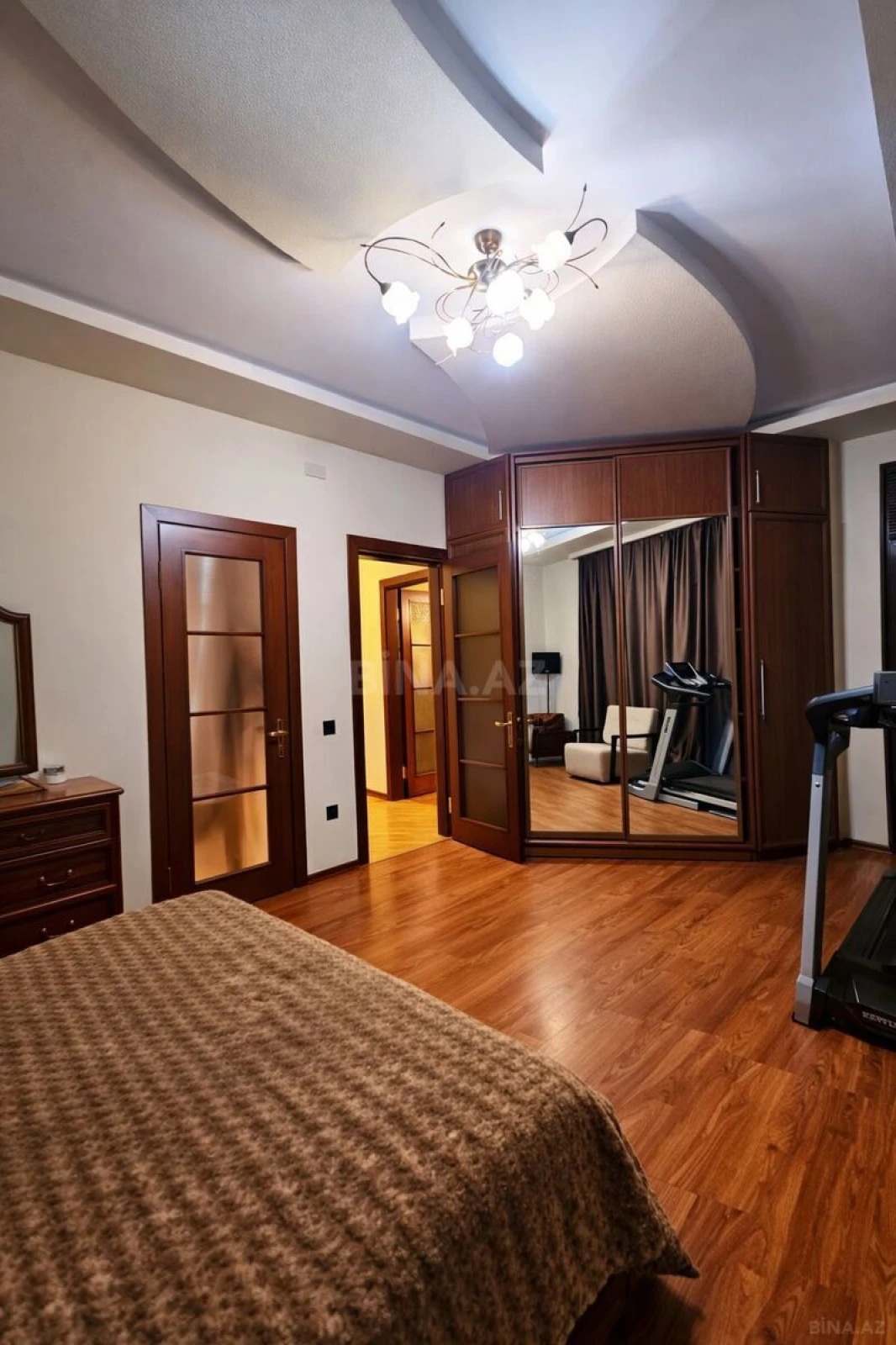 Satılır 3 otaqlı mənzil 186 m²