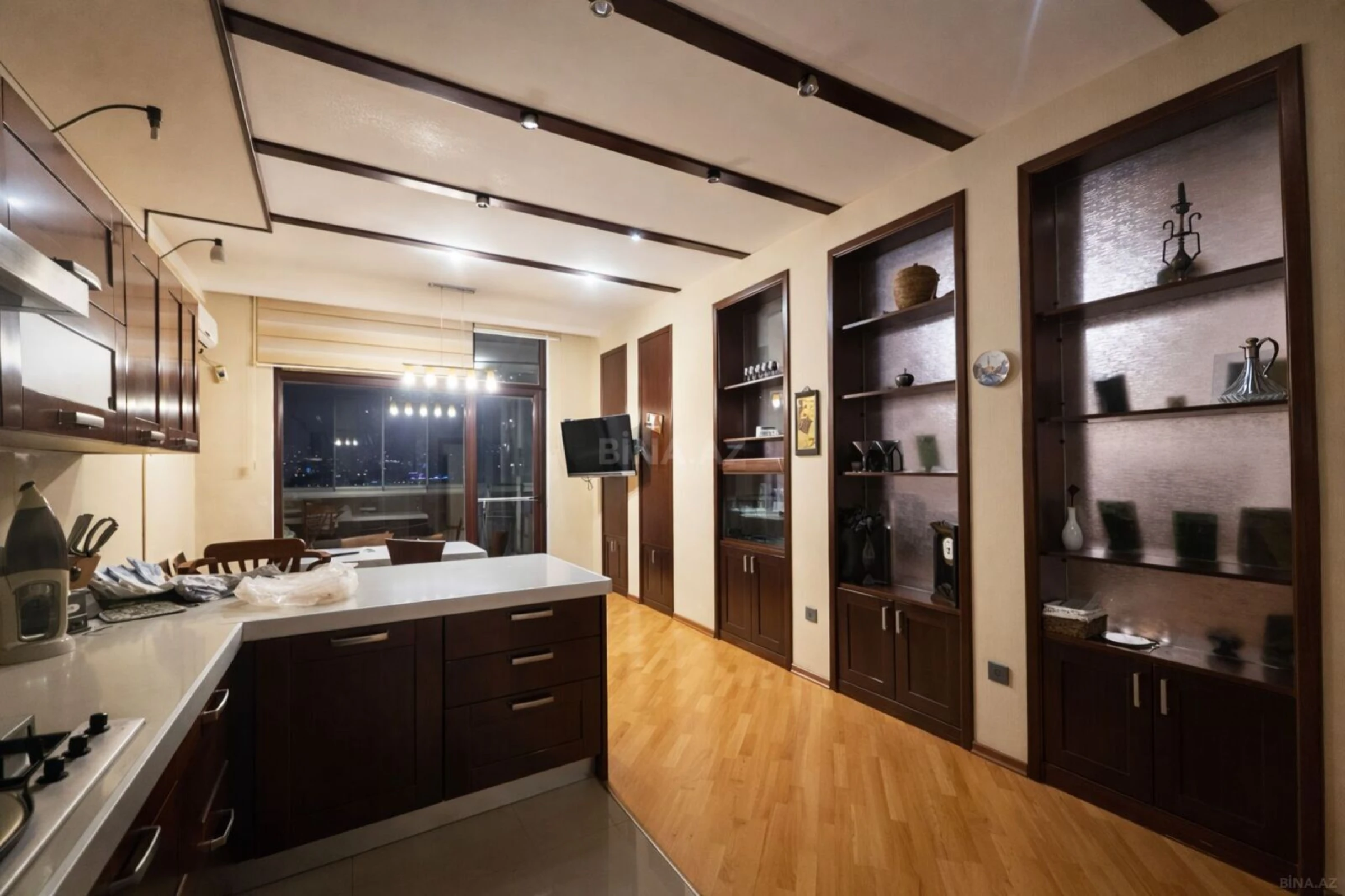 Satılır 3 otaqlı mənzil 186 m²