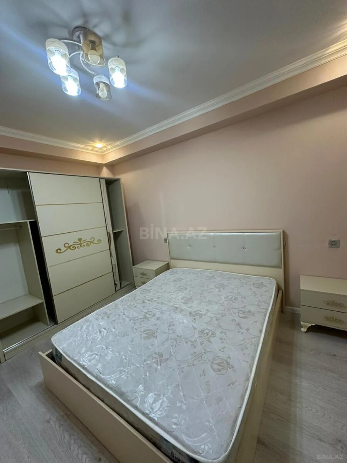 Kirayə verilir 2 otaqlı mənzil 65 m²