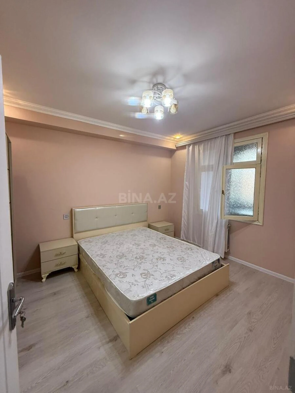 Kirayə verilir 2 otaqlı mənzil 65 m²