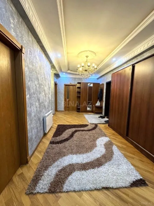 Satılır 3 otaqlı mənzil 127 m²