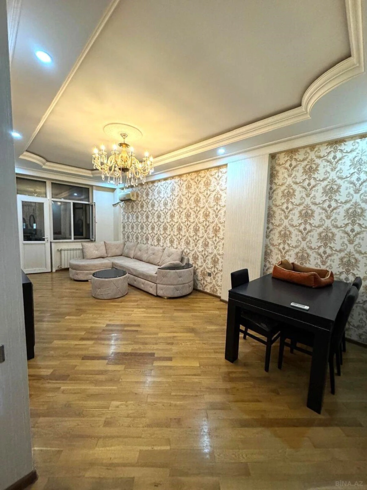 Satılır 3 otaqlı mənzil 127 m²