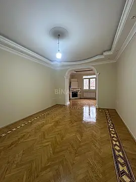 Kirayə verilir 3 otaqlı ofis 70 m²