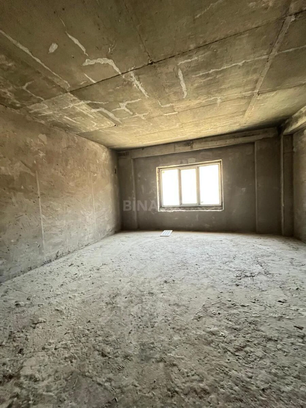 Satılır 3 otaqlı mənzil 170 m²