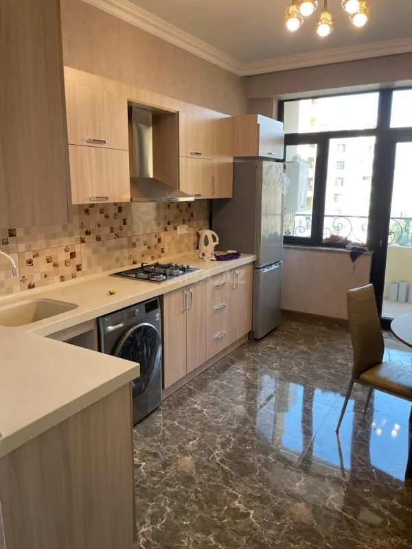 Kirayə verilir 3 otaqlı mənzil 100 m²