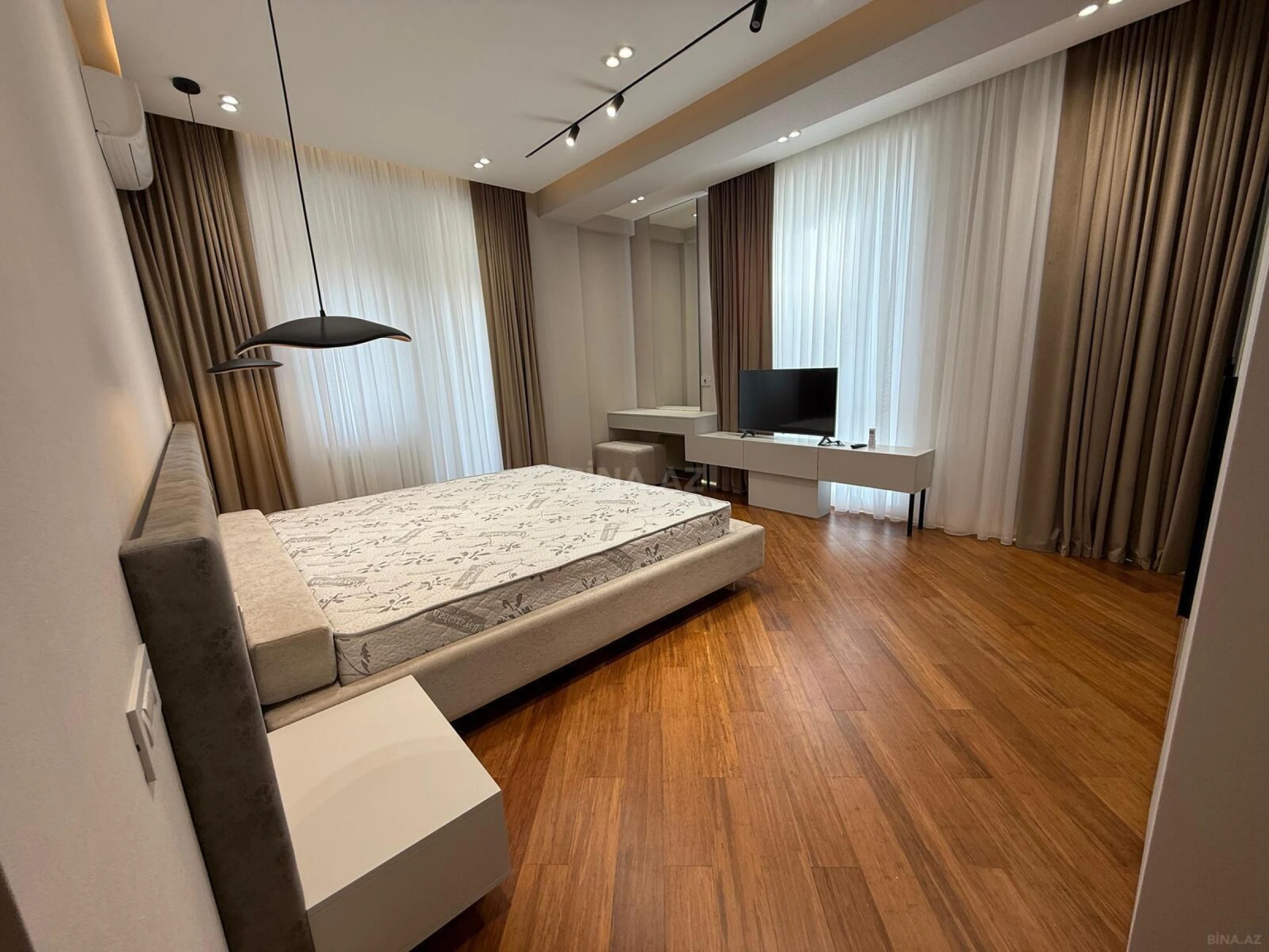 Kirayə verilir 4 otaqlı mənzil 220 m²