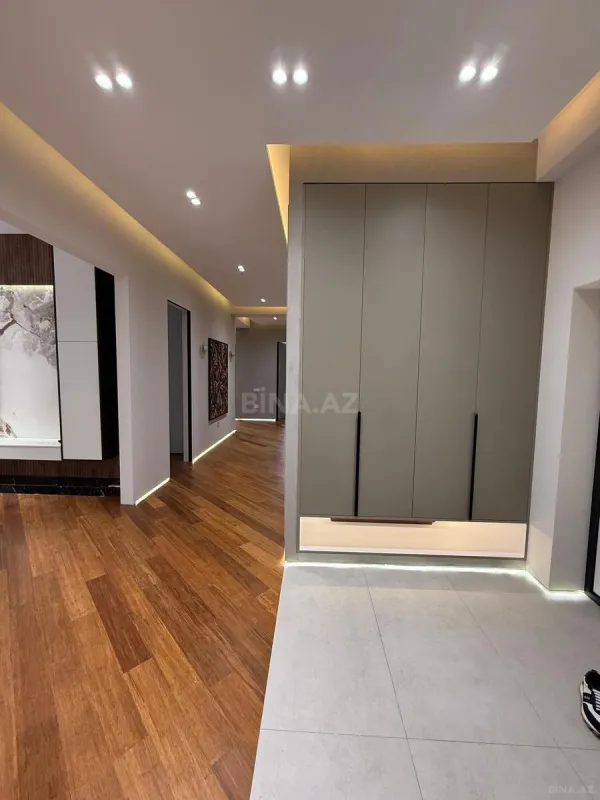 Kirayə verilir 4 otaqlı mənzil 220 m²