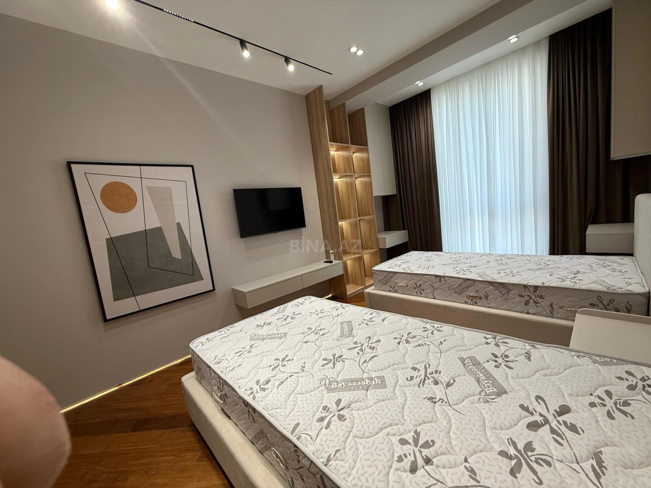 Kirayə verilir 4 otaqlı mənzil 220 m²