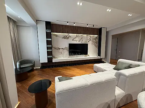 Kirayə verilir 4 otaqlı mənzil 220 m²