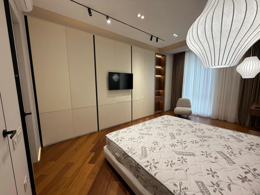 Kirayə verilir 4 otaqlı mənzil 220 m²