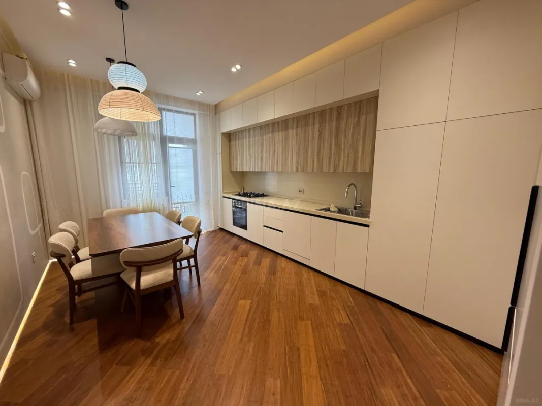Kirayə verilir 4 otaqlı mənzil 220 m²