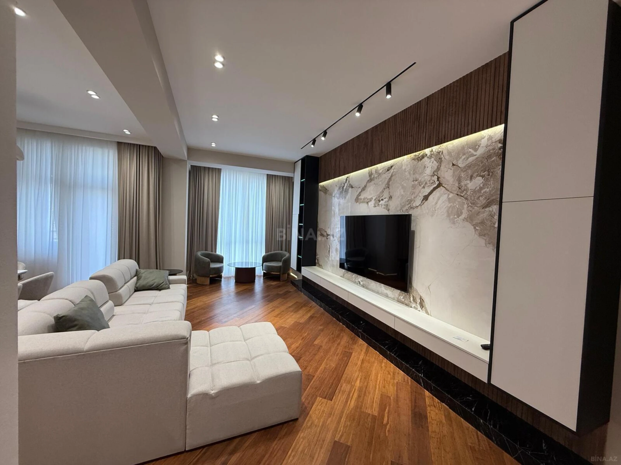 Kirayə verilir 4 otaqlı mənzil 220 m²