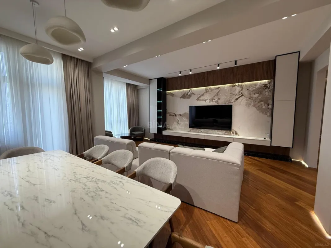 Kirayə verilir 4 otaqlı mənzil 220 m²