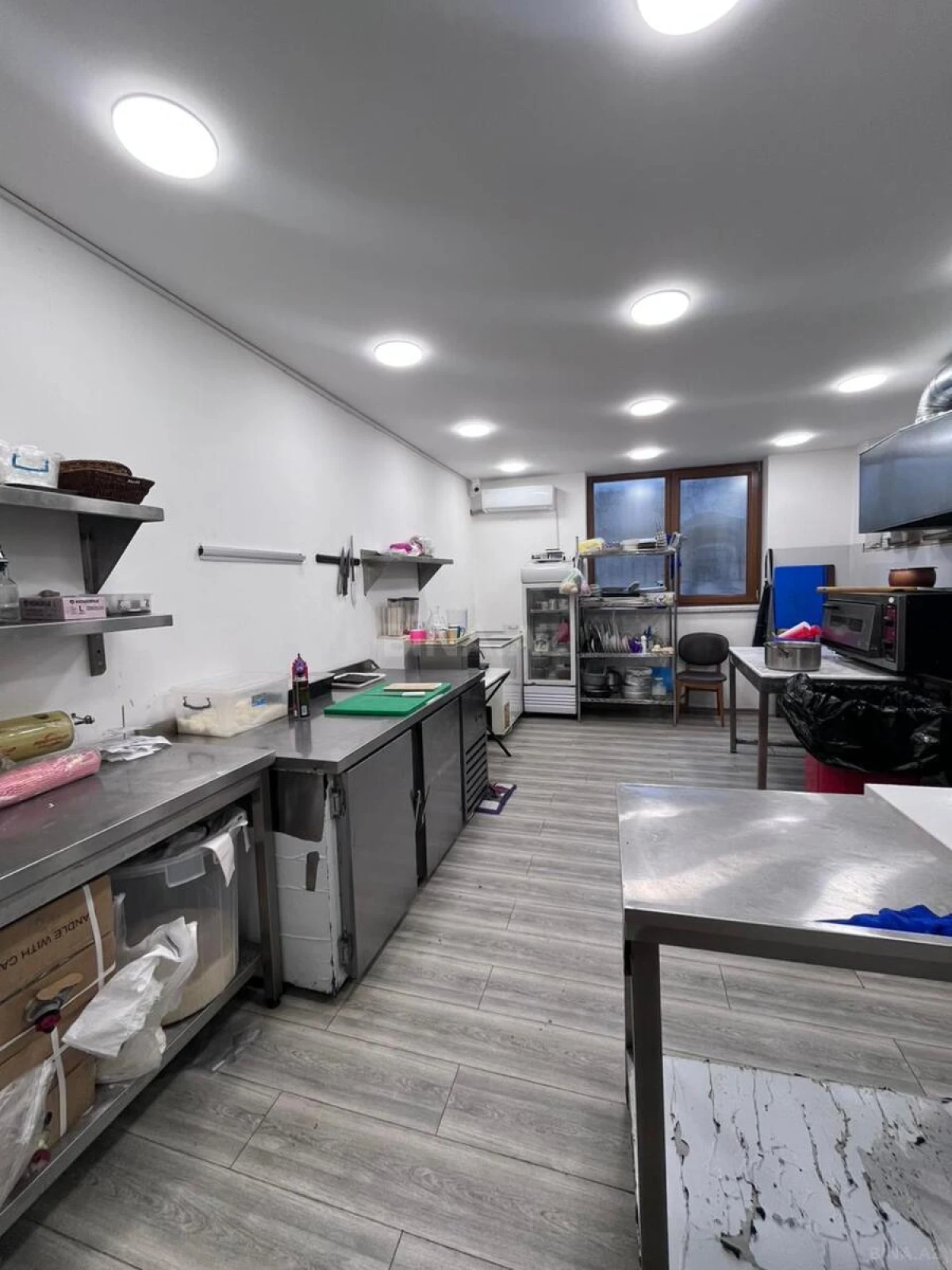 Kirayə verilir obyekt 260 m²