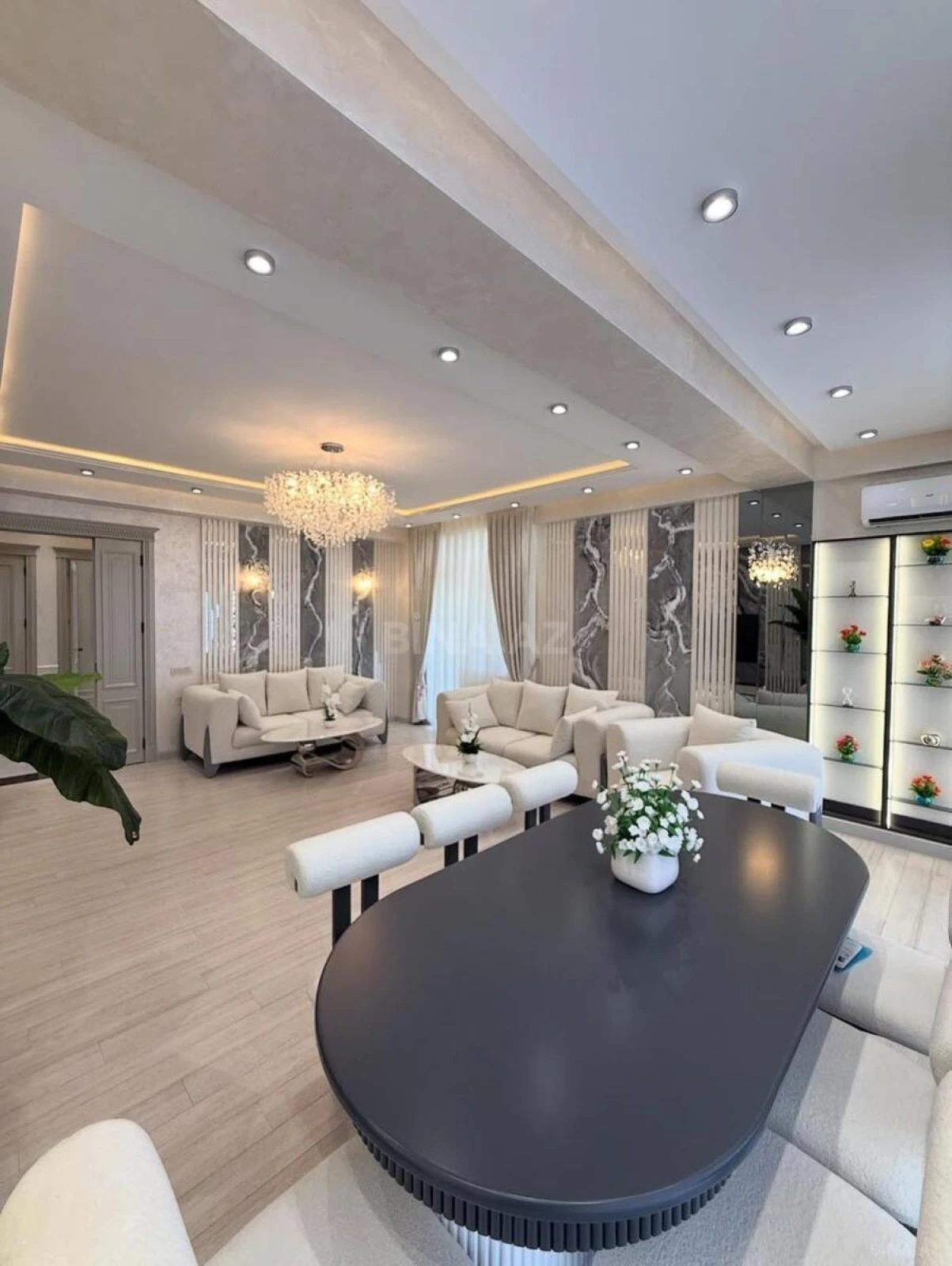 Kirayə verilir 3 otaqlı mənzil 145 m²
