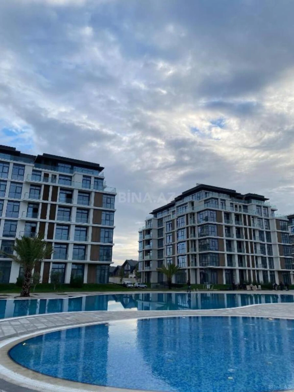 Satılır 3 otaqlı mənzil 117 m²