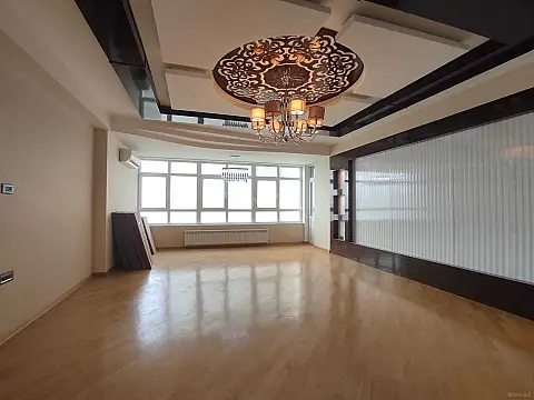 Satılır 3 otaqlı mənzil 135 m² — Bakı 3 otaq 135.00 m²