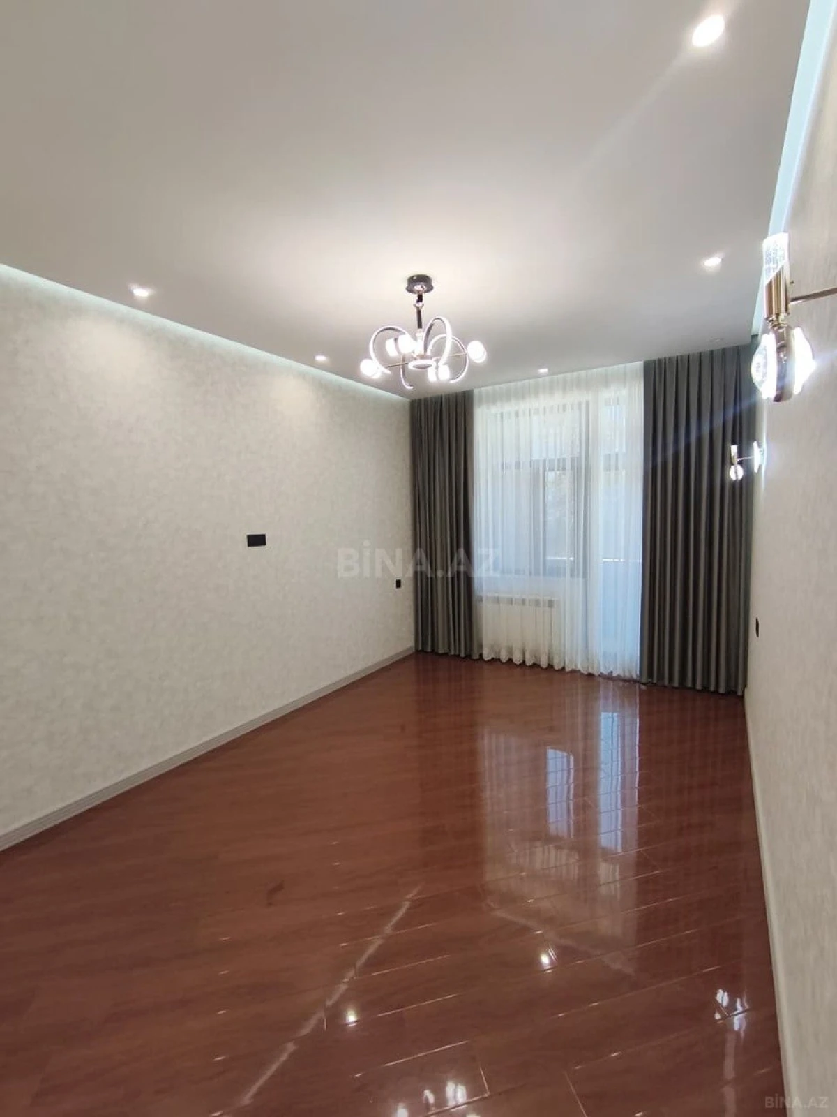 Satılır 3 otaqlı mənzil 148 m²