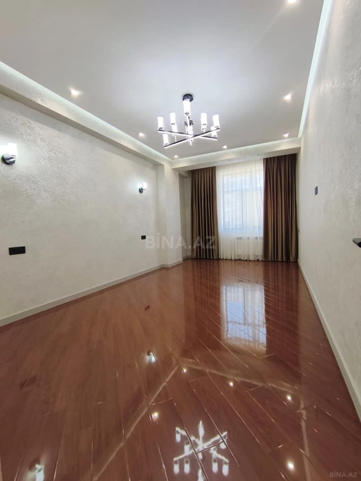 Satılır 3 otaqlı mənzil 148 m²