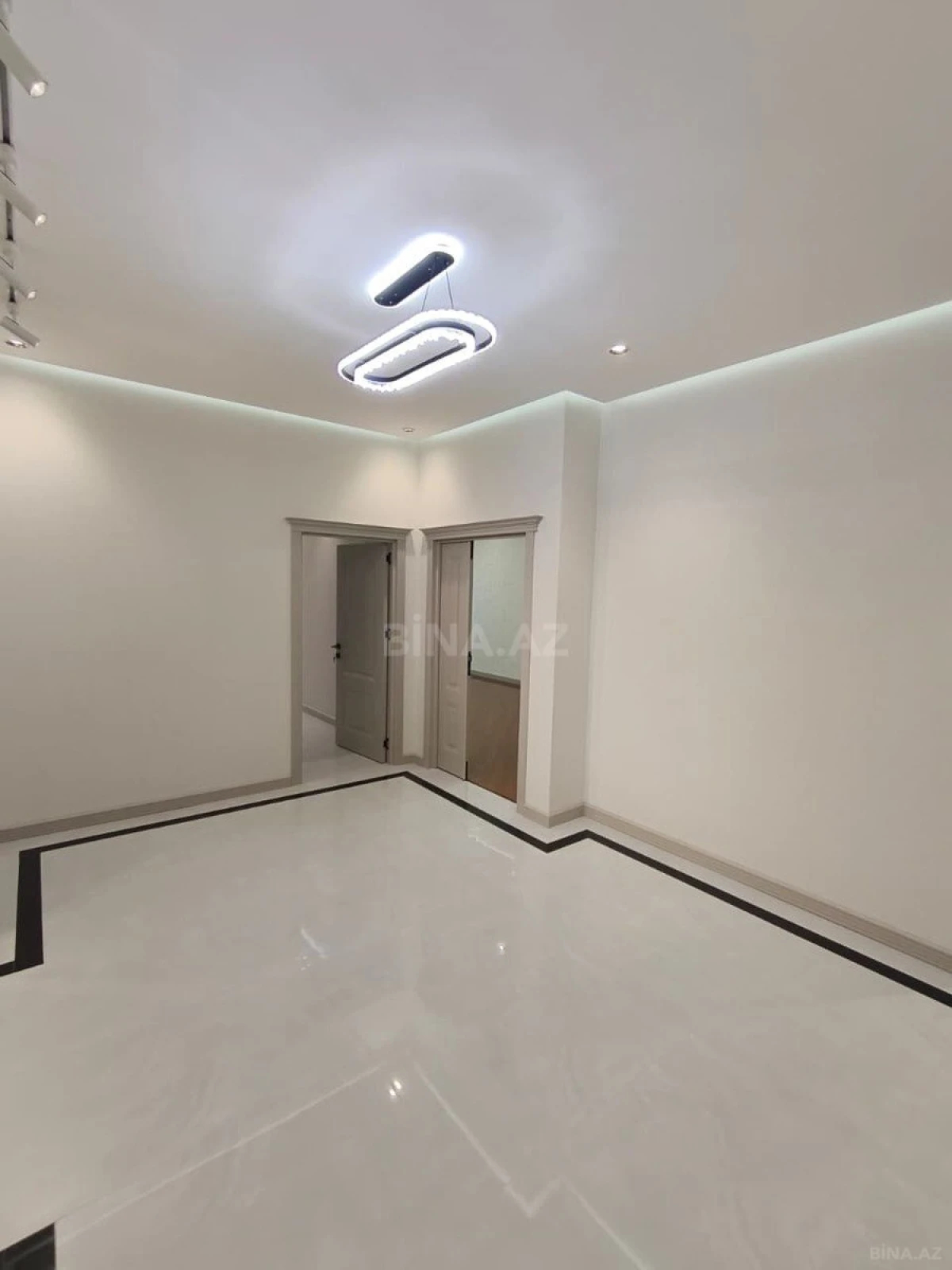 Satılır 3 otaqlı mənzil 148 m²