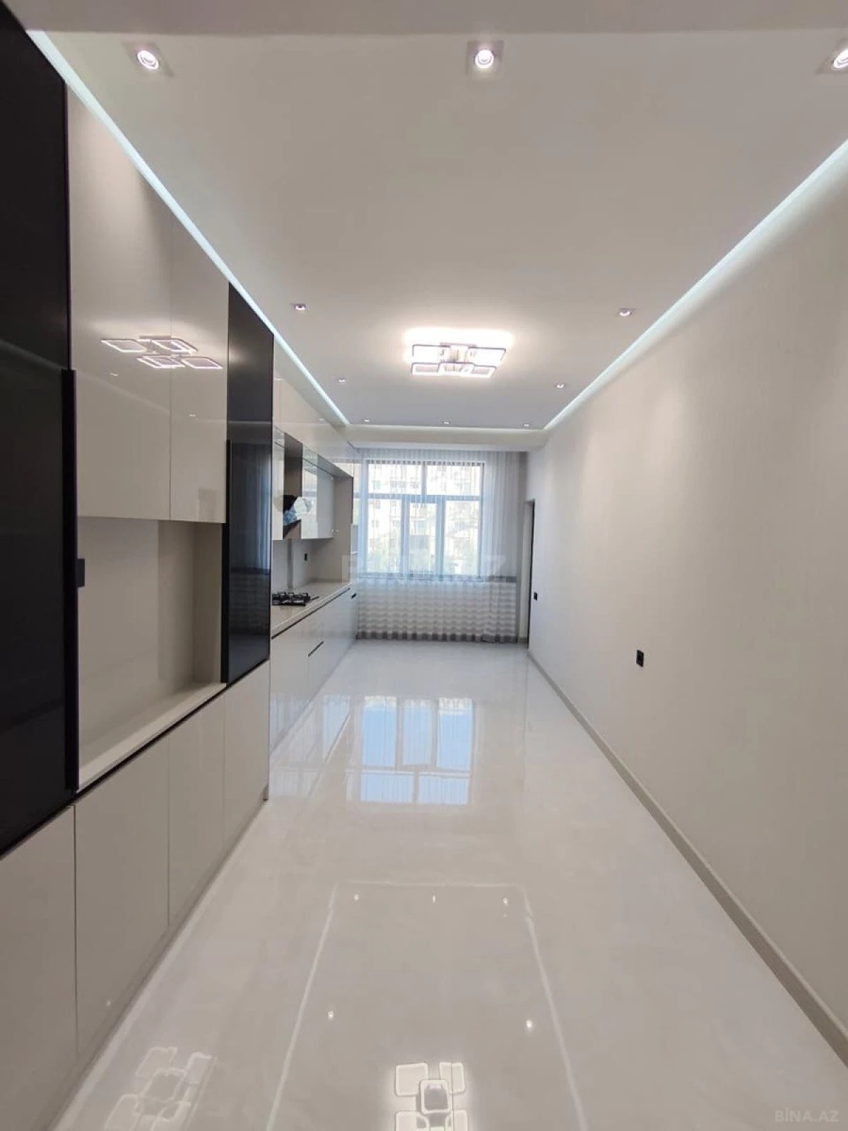Satılır 3 otaqlı mənzil 148 m²