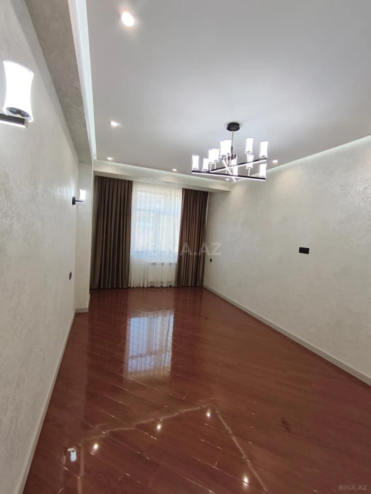 Satılır 3 otaqlı mənzil 148 m²