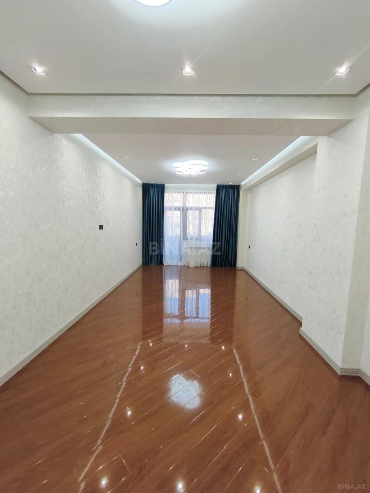 Satılır 3 otaqlı mənzil 148 m²