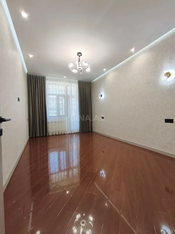 Satılır 3 otaqlı mənzil 148 m²