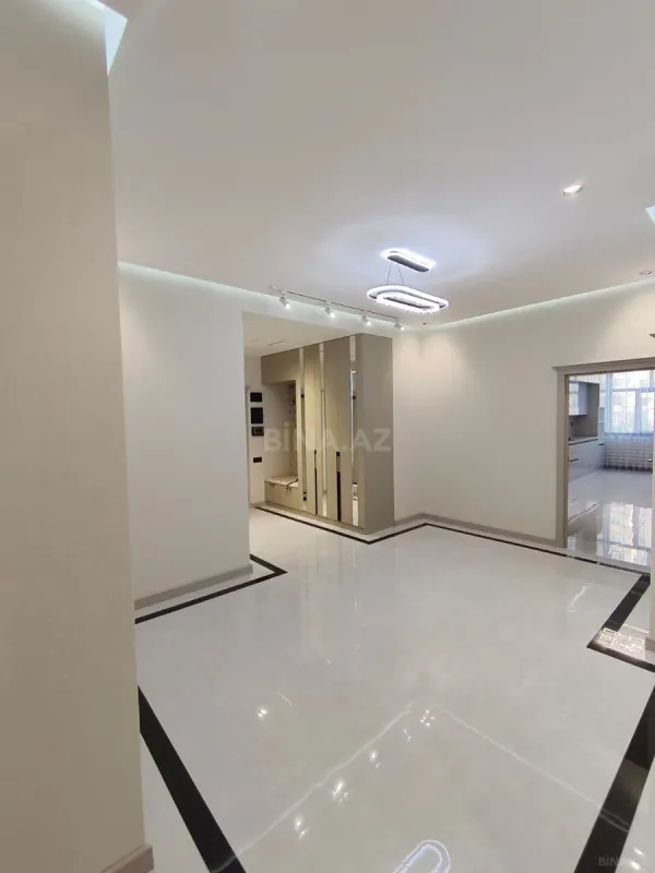 Satılır 3 otaqlı mənzil 148 m²