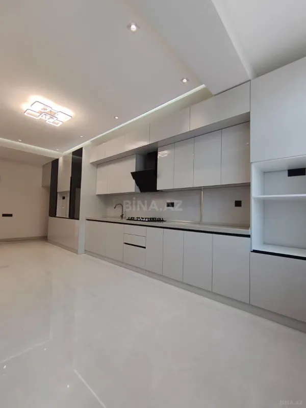 Satılır 3 otaqlı mənzil 148 m²