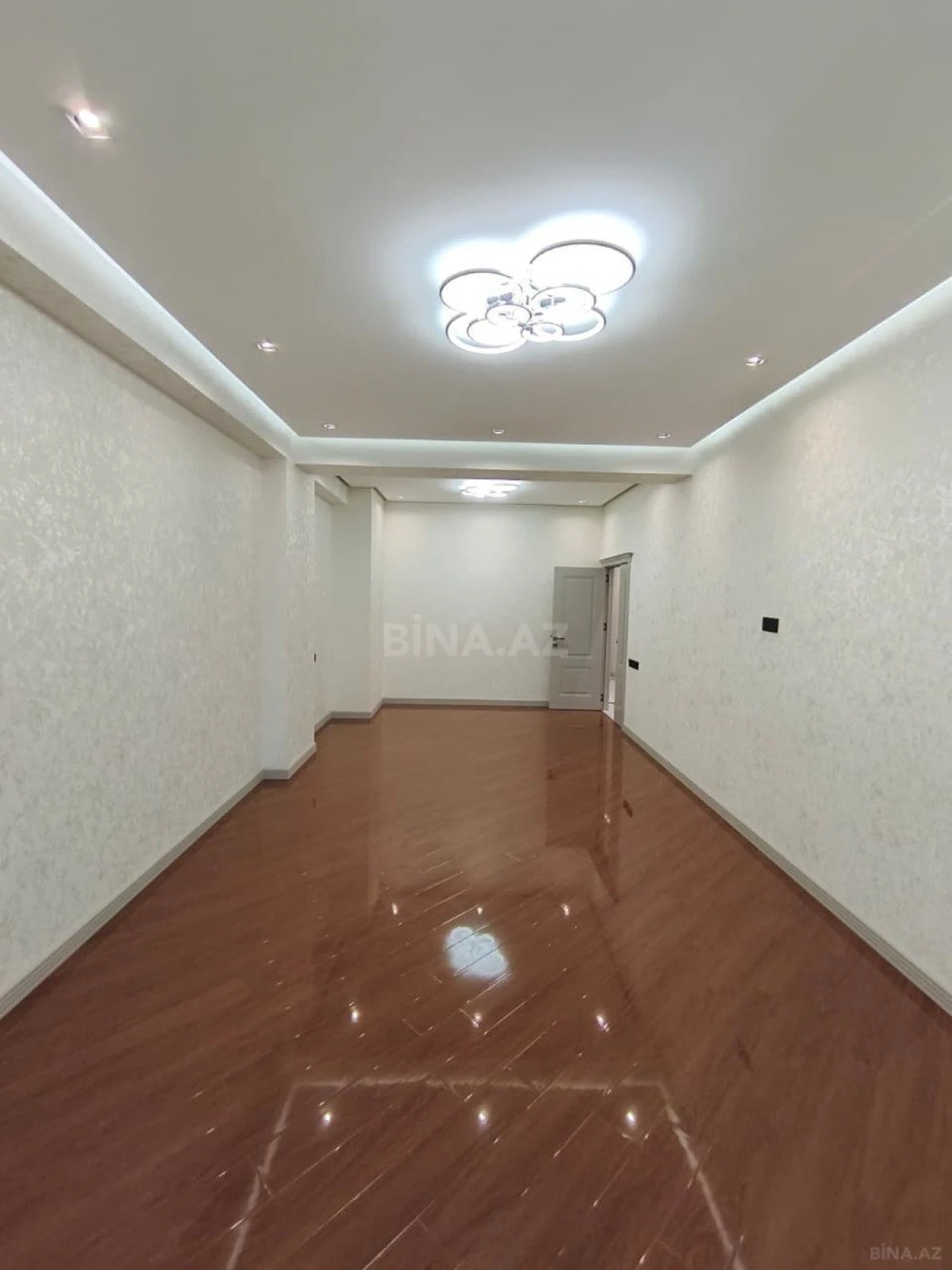 Satılır 3 otaqlı mənzil 148 m²