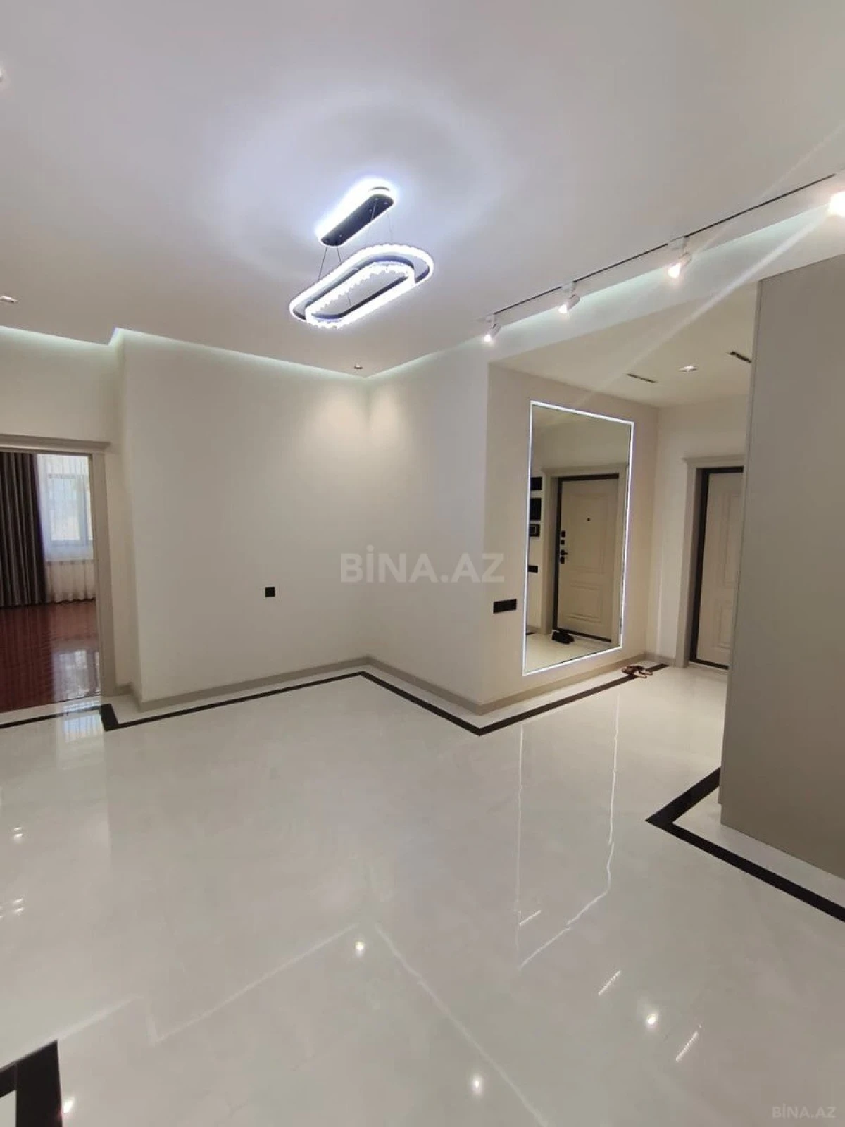 Satılır 3 otaqlı mənzil 148 m²