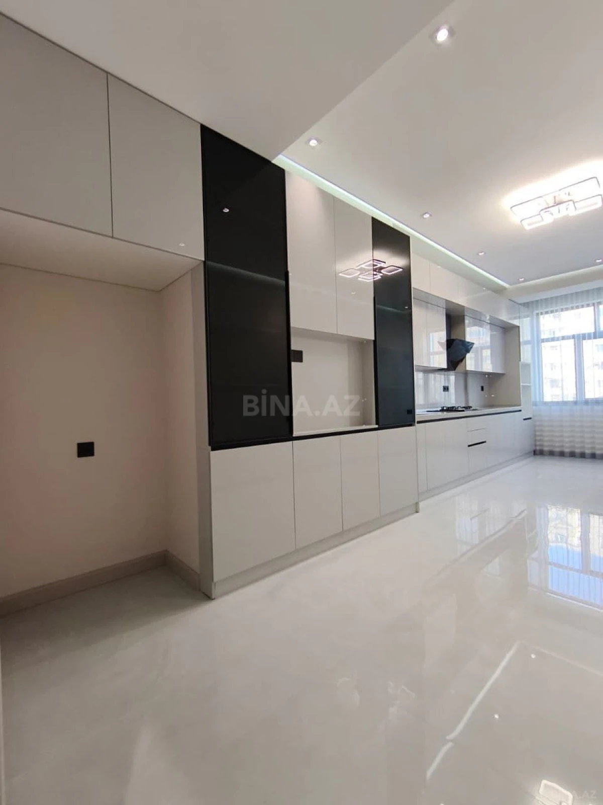 Satılır 3 otaqlı mənzil 148 m²