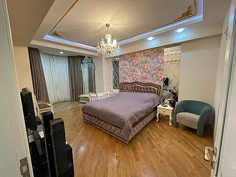 Satılır 3 otaqlı mənzil 105 m²