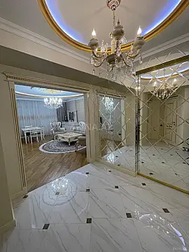 Satılır 3 otaqlı mənzil 105 m²