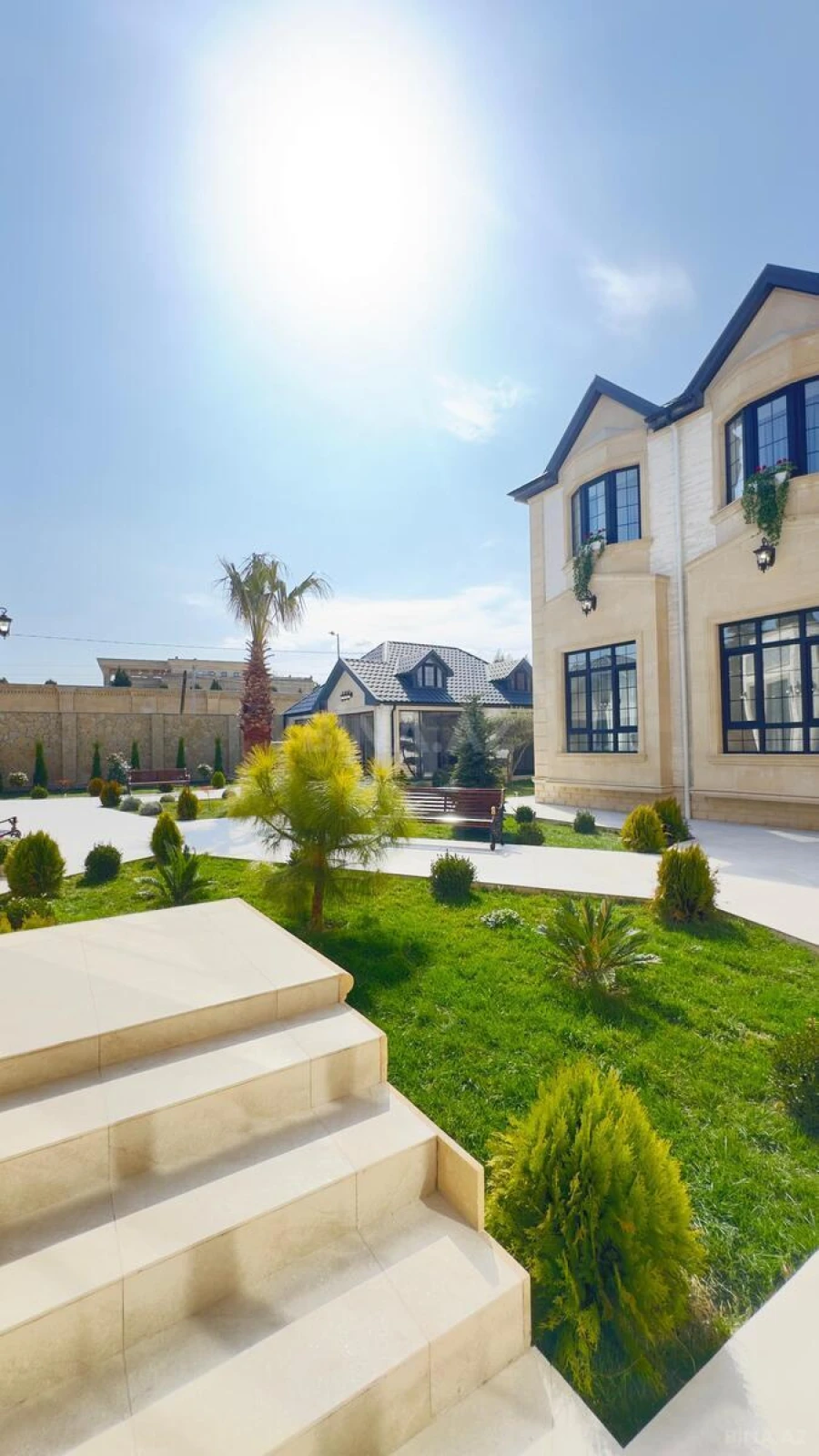 Satılır 7 otaqlı həyət evi 600 m²