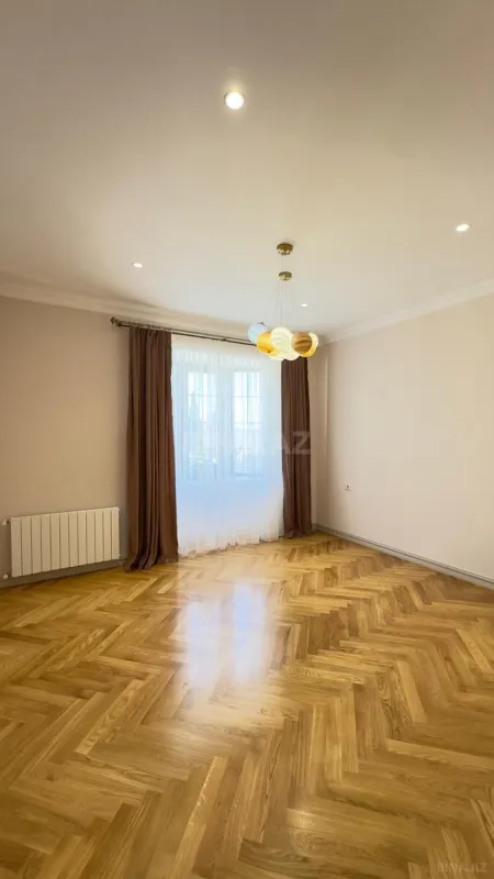 Satılır 7 otaqlı həyət evi 600 m²