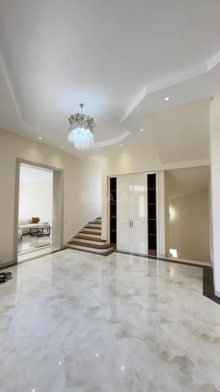 Satılır 7 otaqlı həyət evi 600 m²
