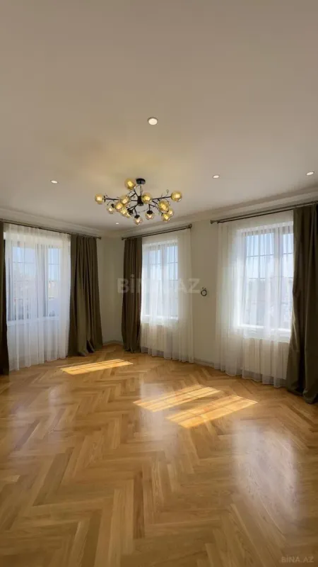 Satılır 7 otaqlı həyət evi 600 m²