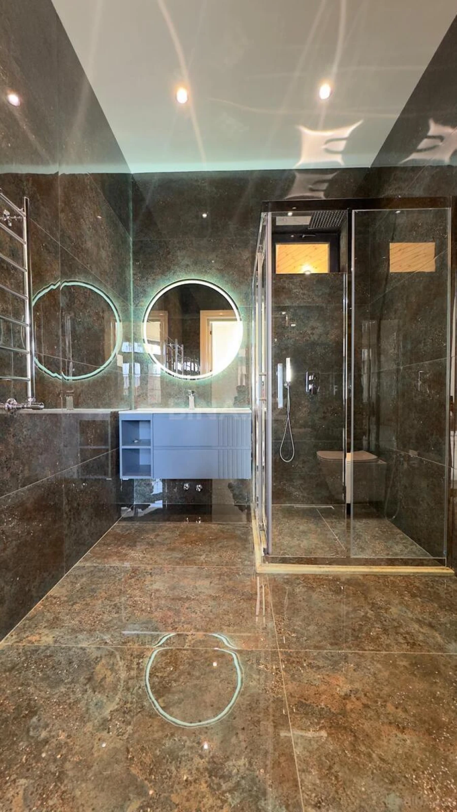 Satılır 7 otaqlı həyət evi 600 m²