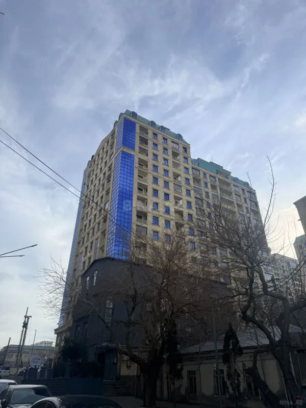 Satılır 5 otaqlı mənzil 209 m²