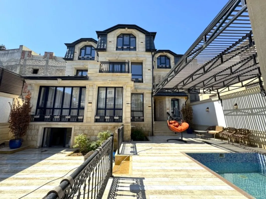 Satılır 7 otaqlı həyət evi 380 m²