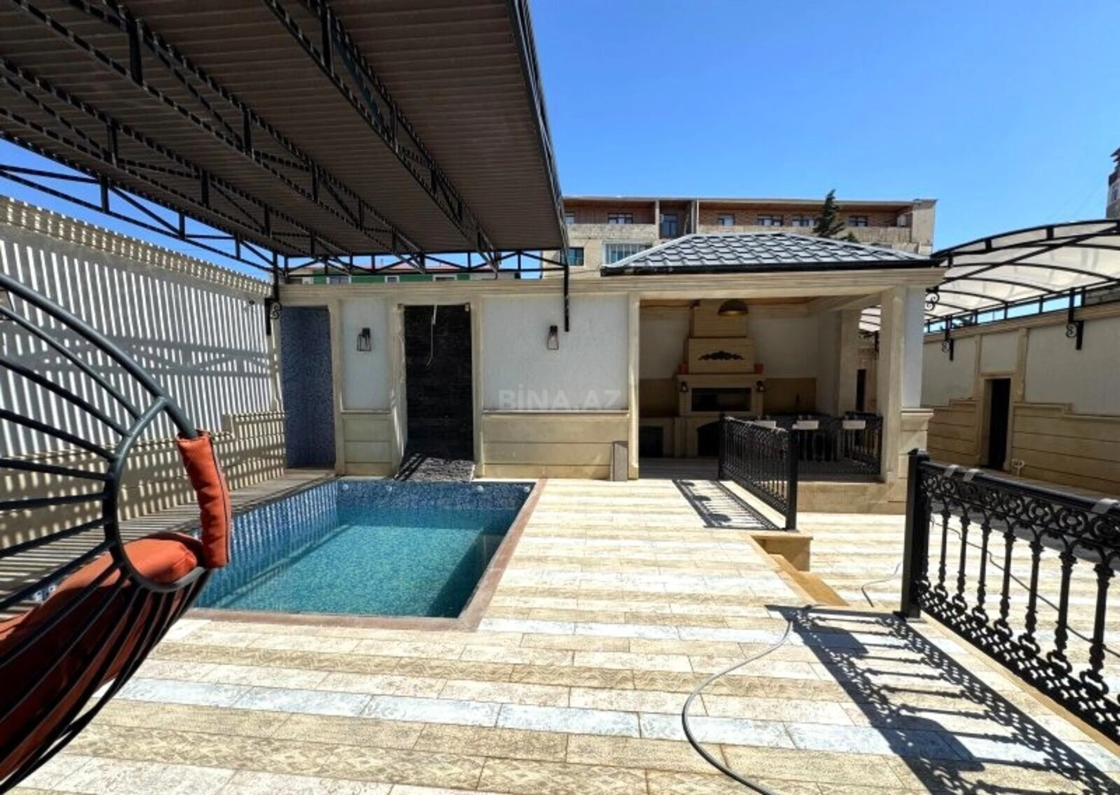 Satılır 7 otaqlı həyət evi 380 m²