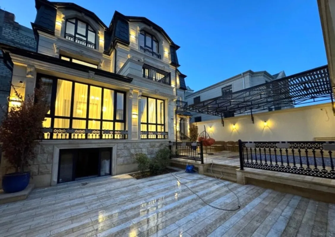 Satılır 7 otaqlı həyət evi 380 m²
