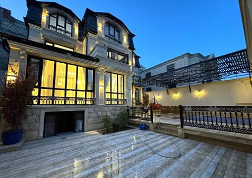 Satılır 7 otaqlı həyət evi 380 m²