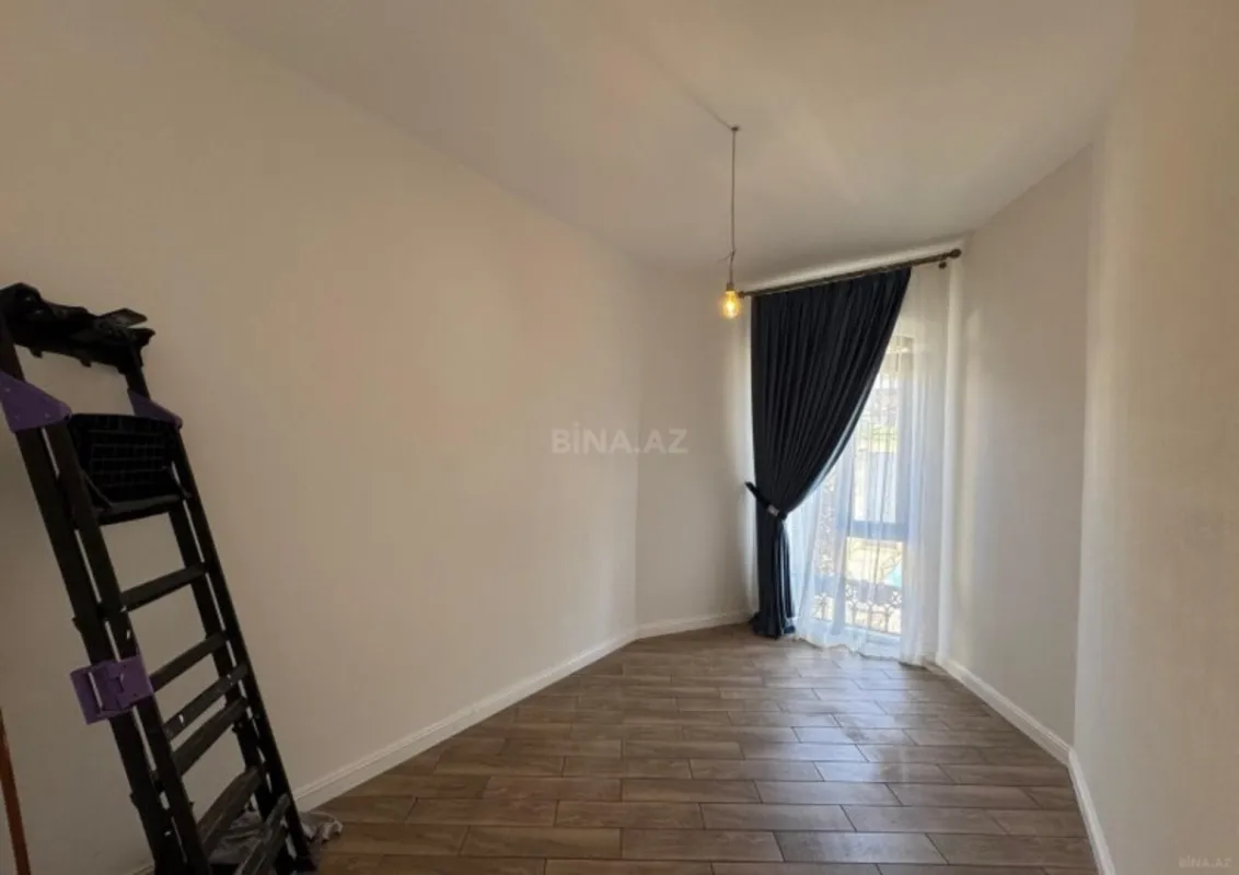 Satılır 7 otaqlı həyət evi 380 m²